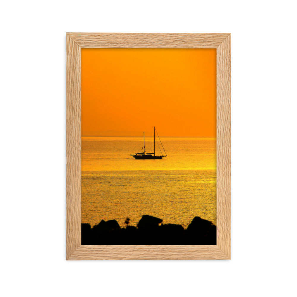 Poster mit Rahmen - a ship on golden sea Kuratoren von artlia Oak / 21×30 cm artlia