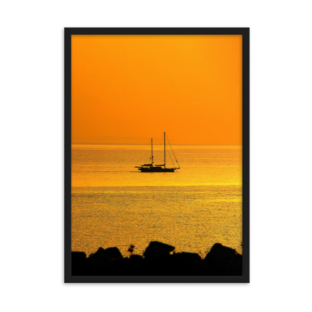 Poster mit Rahmen - a ship on golden sea Kuratoren von artlia Schwarz / 50×70 cm artlia