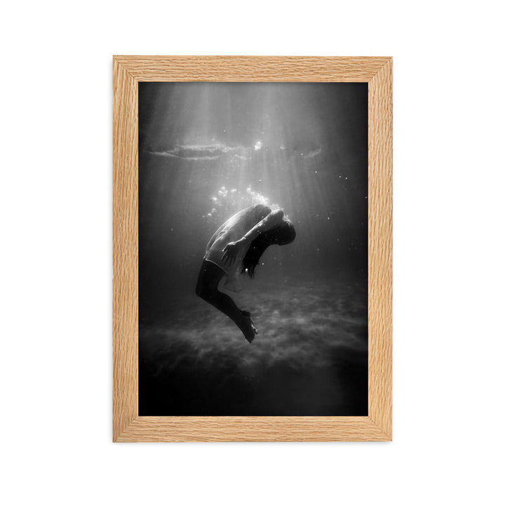 Poster mit Rahmen - girl in the water Kuratoren von artlia Oak / 21×30 cm artlia