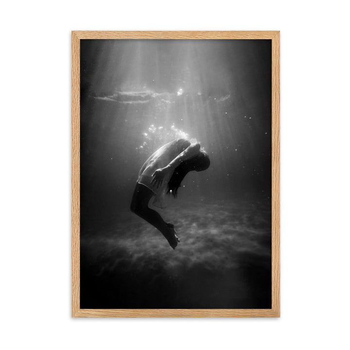 Poster mit Rahmen - girl in the water Kuratoren von artlia Oak / 50×70 cm artlia