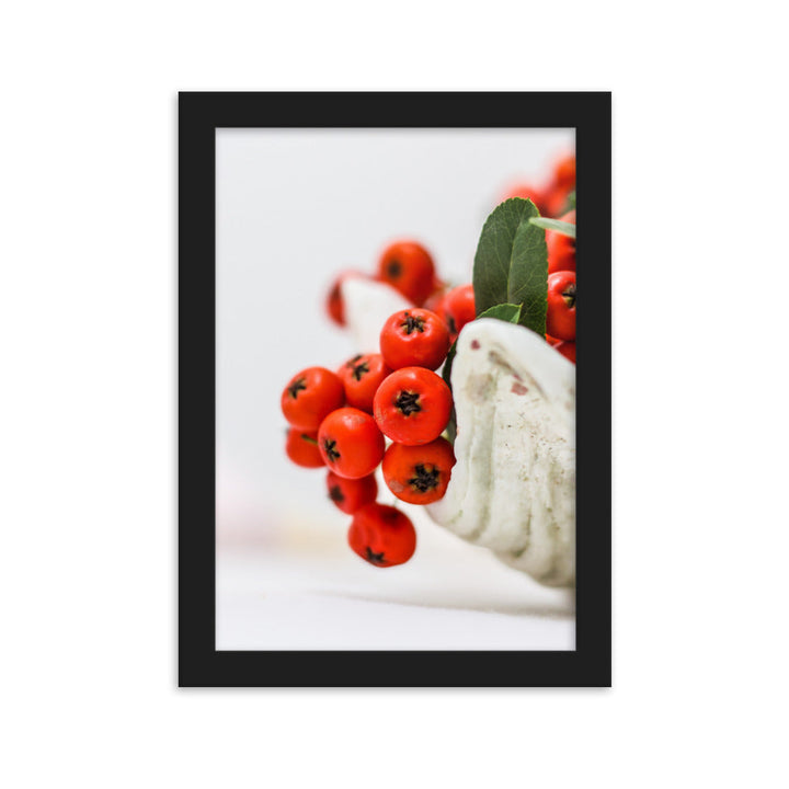Poster mit Rahmen - Red Berries Kuratoren von artlia Schwarz / 21×30 cm artlia