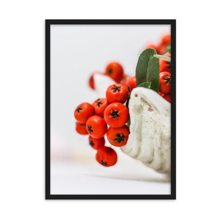 Poster mit Rahmen - Red Berries Kuratoren von artlia Schwarz / 50×70 cm artlia
