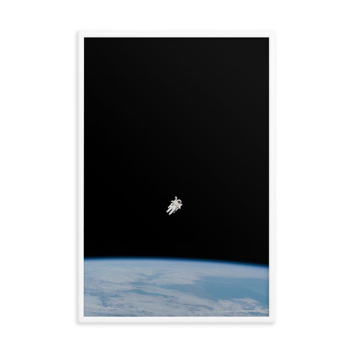 Astronaut im Weltraum - Poster im Rahmen NASA weiß / 61x91 cm artlia
