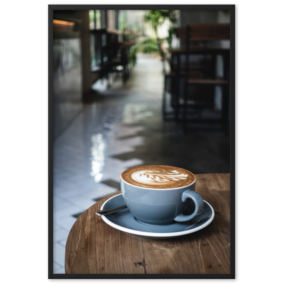 Cappuccino in Café - Poster im Rahmen Kuratoren von artlia Schwarz / 61×91 cm artlia