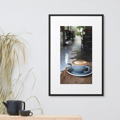 Cappuccino in Café - Poster im Rahmen mit Passepartout Kuratoren von artlia artlia