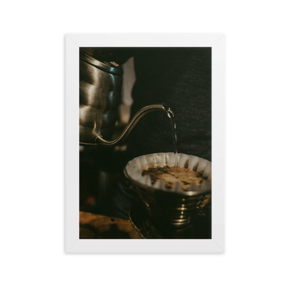 cozy Café - Poster im Rahmen Kuratoren von artlia Weiß / 21×30 cm artlia