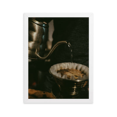 cozy Café - Poster im Rahmen Kuratoren von artlia Weiß / 30×40 cm artlia