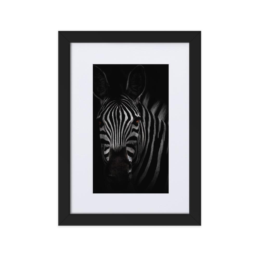 das Starren des Zebras - Poster im Rahmen mit Passepartout Kuratoren von artlia schwarz / 21×30 cm artlia