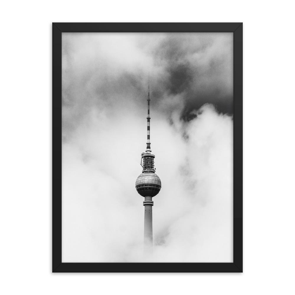Der Berliner Fernsehturm - Poster im Rahmen Kuratoren von artlia schwarz / 30x41 cm artlia