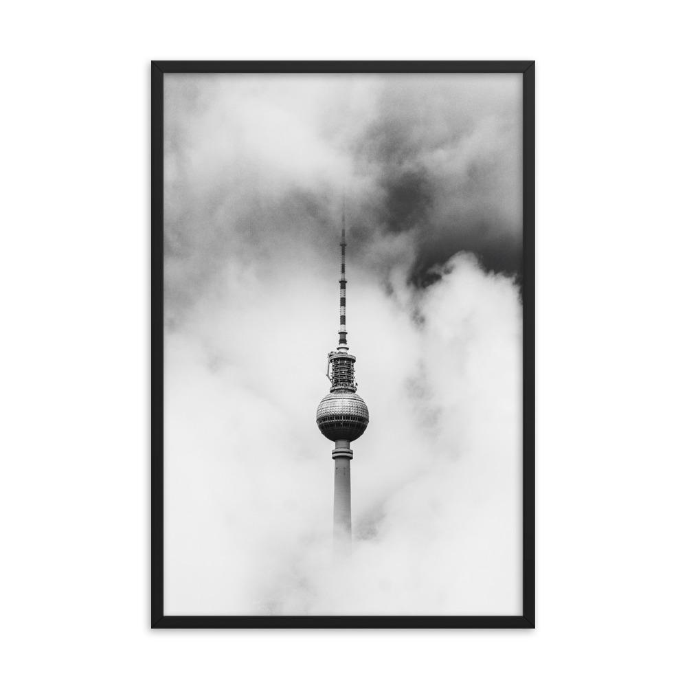 Der Berliner Fernsehturm - Poster im Rahmen Kuratoren von artlia schwarz / 61x91 cm artlia