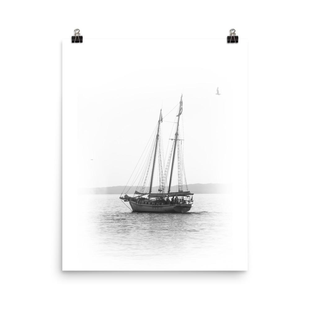 ein Segelboot - Poster Kuratoren von artlia 41x51 cm artlia