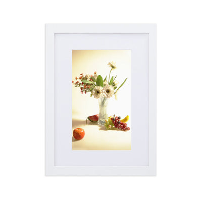 Flower Vase - Poster im Rahmen mit Passepartout Kuratoren von artlia Weiß / 21×30 cm artlia
