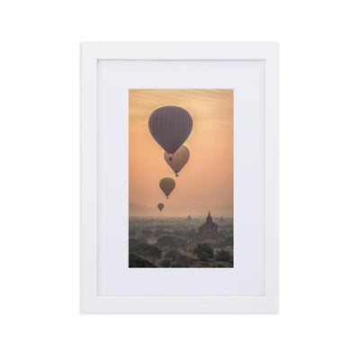 Heißluftbalons hot air balloons - Poster im Rahmen mit Passepartout artlia Weiß / 21×30 cm artlia