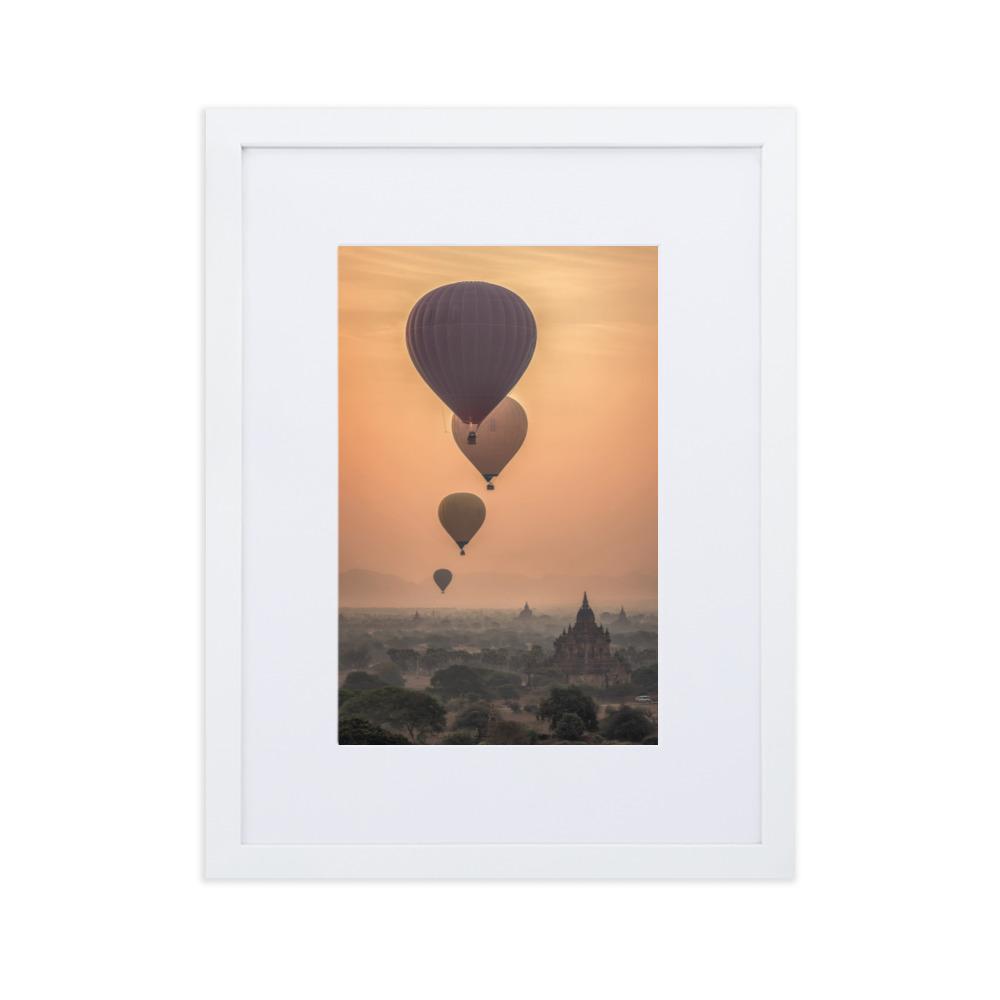 Heißluftbalons hot air balloons - Poster im Rahmen mit Passepartout artlia Weiß / 30×40 cm artlia