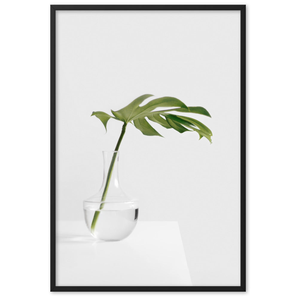 Palm in Vase - Poster im Rahmen Kuratoren von artlia Schwarz / 61×91 cm artlia
