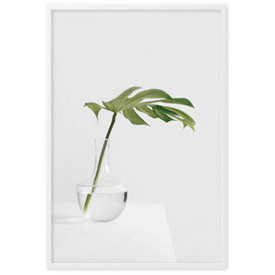Palm in Vase - Poster im Rahmen Kuratoren von artlia Weiß / 61×91 cm artlia