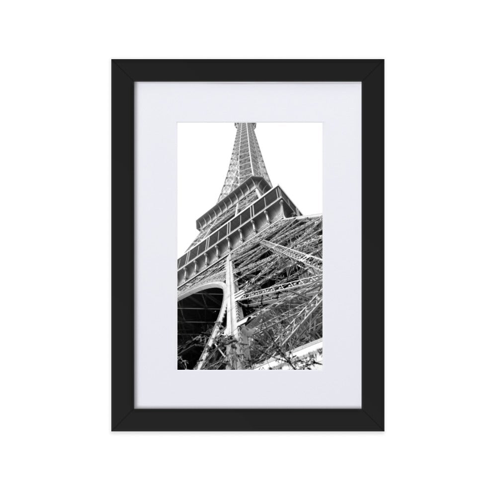 Paris Eiffel Tower - Poster im Rahmen mit Passepartout artlia Schwarz / 21×30 cm artlia
