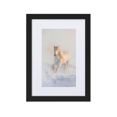 Pferd im Schnee Horse in Snow - Poster im Rahmen mit Passepartout artlia Schwarz / 21×30 cm artlia