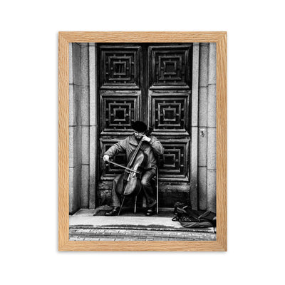 Poster mit Rahmen - A Cellist on the Street Kuratoren von artlia Oak / 30×40 cm artlia