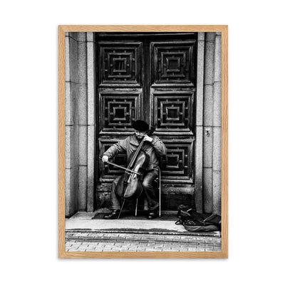 Poster mit Rahmen - A Cellist on the Street Kuratoren von artlia Oak / 50×70 cm artlia