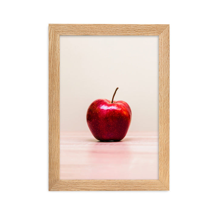 Red Apple - Poster im Rahmen Kuratoren von artlia Oak / 21×30 cm artlia