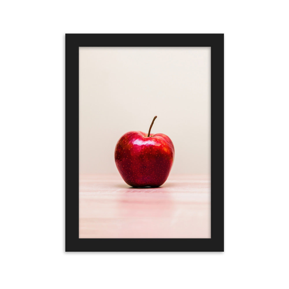Red Apple - Poster im Rahmen Kuratoren von artlia Schwarz / 21×30 cm artlia