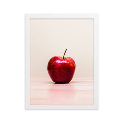 Red Apple - Poster im Rahmen Kuratoren von artlia Weiß / 30×40 cm artlia