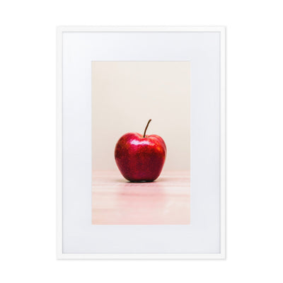 Red Apple - Poster im Rahmen mit Passepartout Kuratoren von artlia Weiß / 50×70 cm artlia