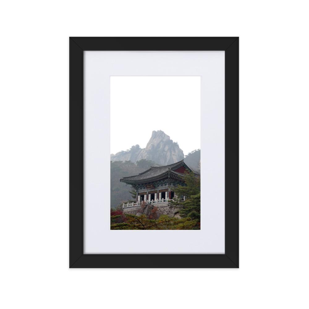 Temple in the mountain Tempel im Berg - Poster im Rahmen mit Passepartout artlia Schwarz / 21×30 cm artlia