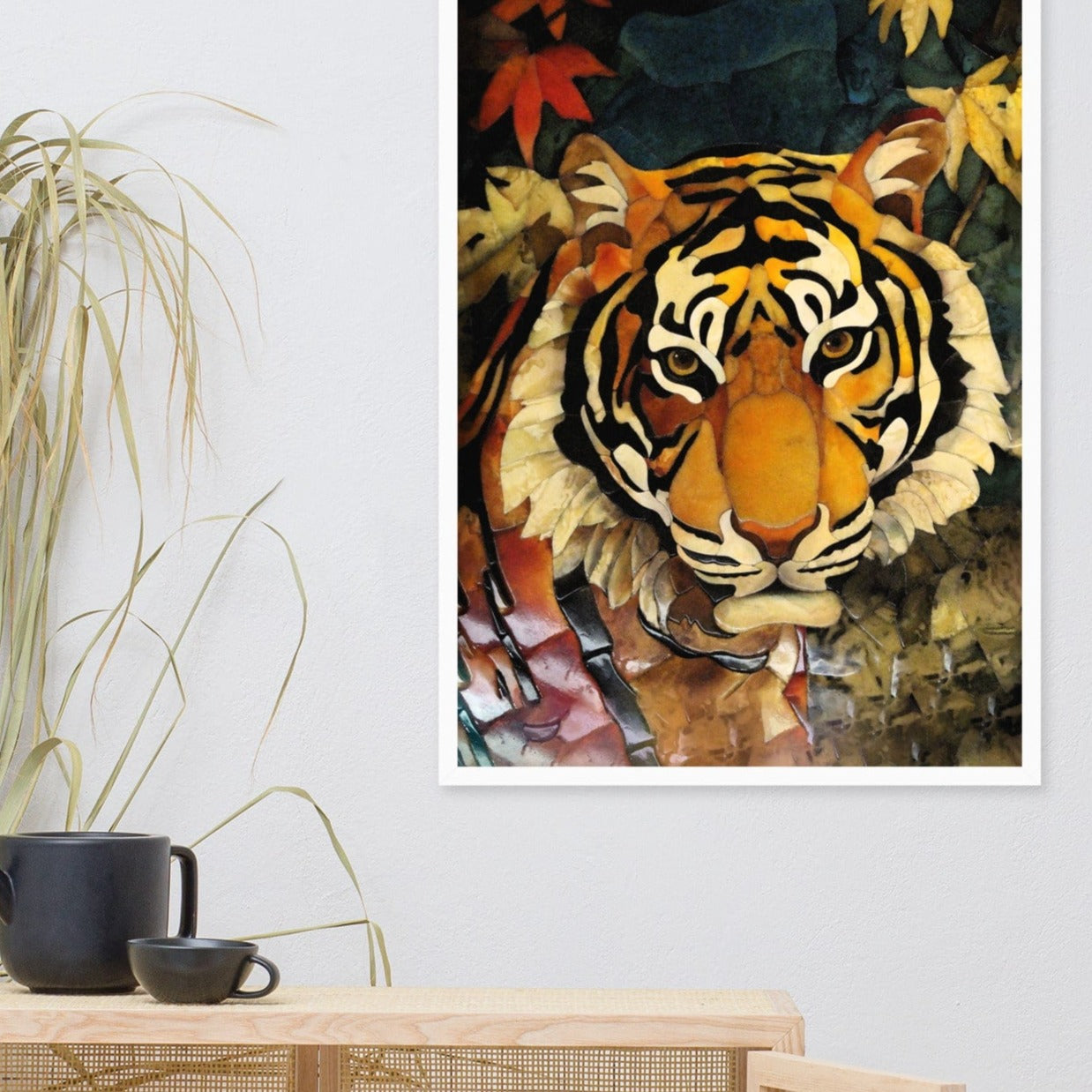 Tiger in Autumn - Poster im Rahmen Kuratoren von artlia artlia
