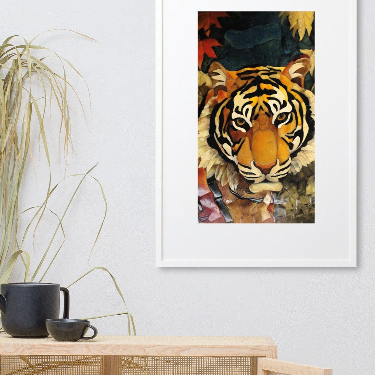 Tiger in Autumn - Poster im Rahmen mit Passepartout Kuratoren von artlia artlia