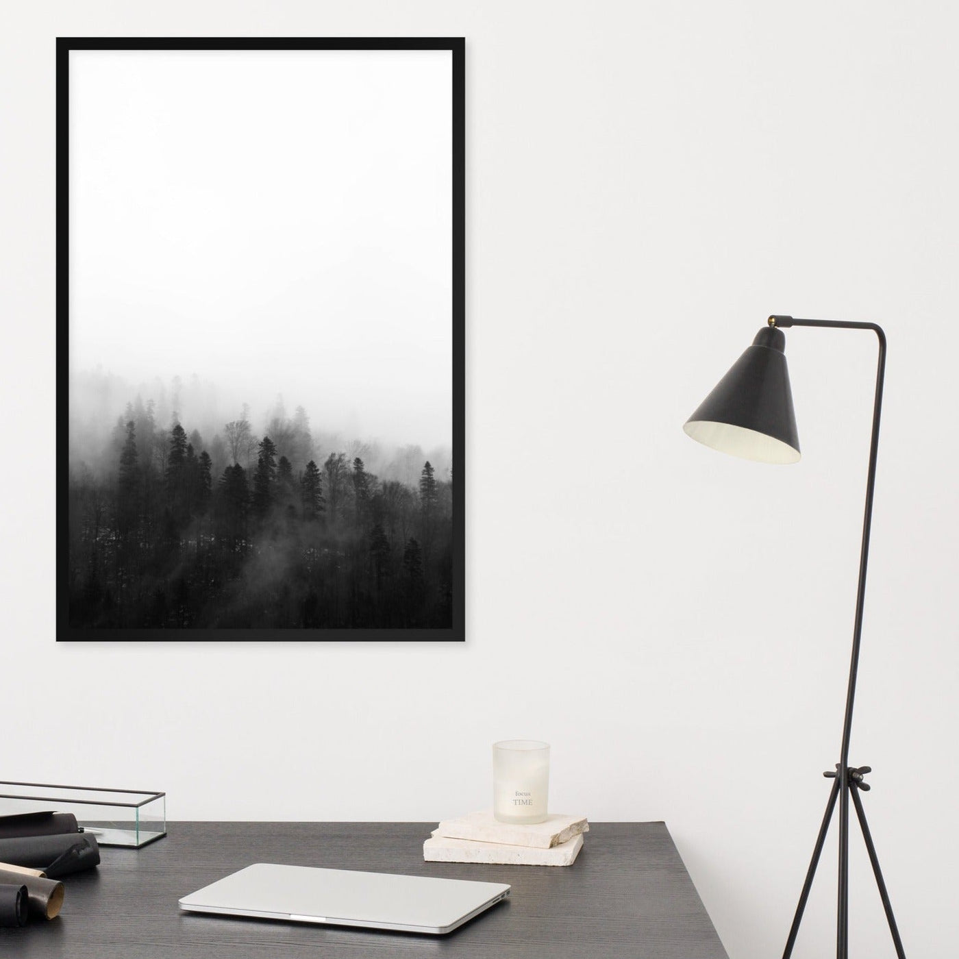 Wald im Nebel - Poster im Rahmen Kuratoren von artlia artlia