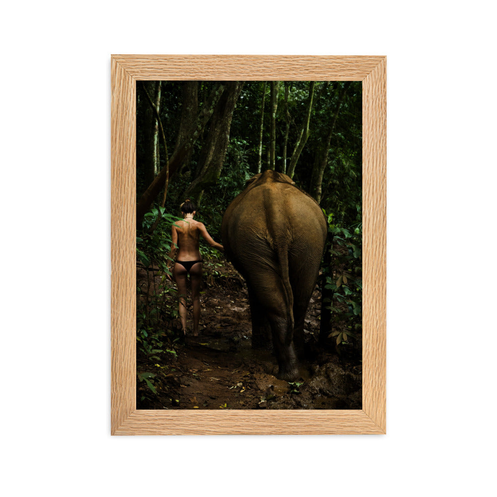 Walking into the Jungle - Poster im Rahmen Kuratoren von artlia Oak / 21×30 cm artlia