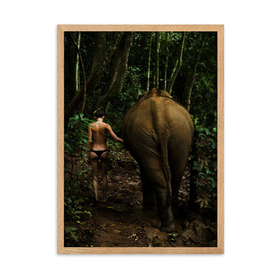 Walking into the Jungle - Poster im Rahmen Kuratoren von artlia Oak / 50×70 cm artlia
