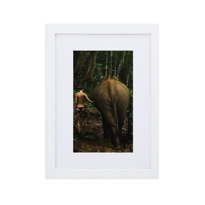 Walking into the Jungle - Poster im Rahmen mit Passepartout Kuratoren von artlia Weiß / 21×30 cm artlia