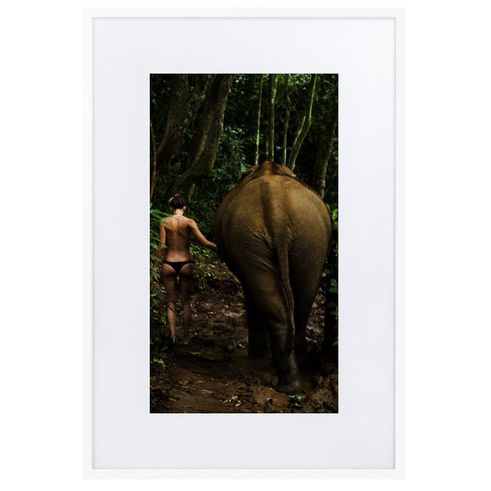 Walking into the Jungle - Poster im Rahmen mit Passepartout Kuratoren von artlia Weiß / 61×91 cm artlia