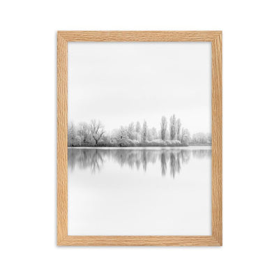 Winterlicher See Winter Lake - Poster im Rahmen artlia Oak / 30×40 cm artlia
