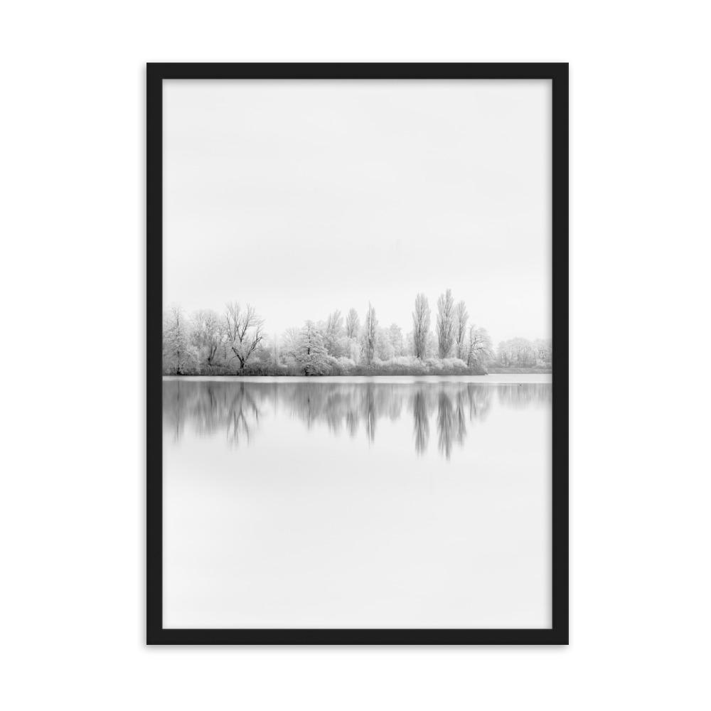 Winterlicher See Winter Lake - Poster im Rahmen artlia Schwarz / 50×70 cm artlia